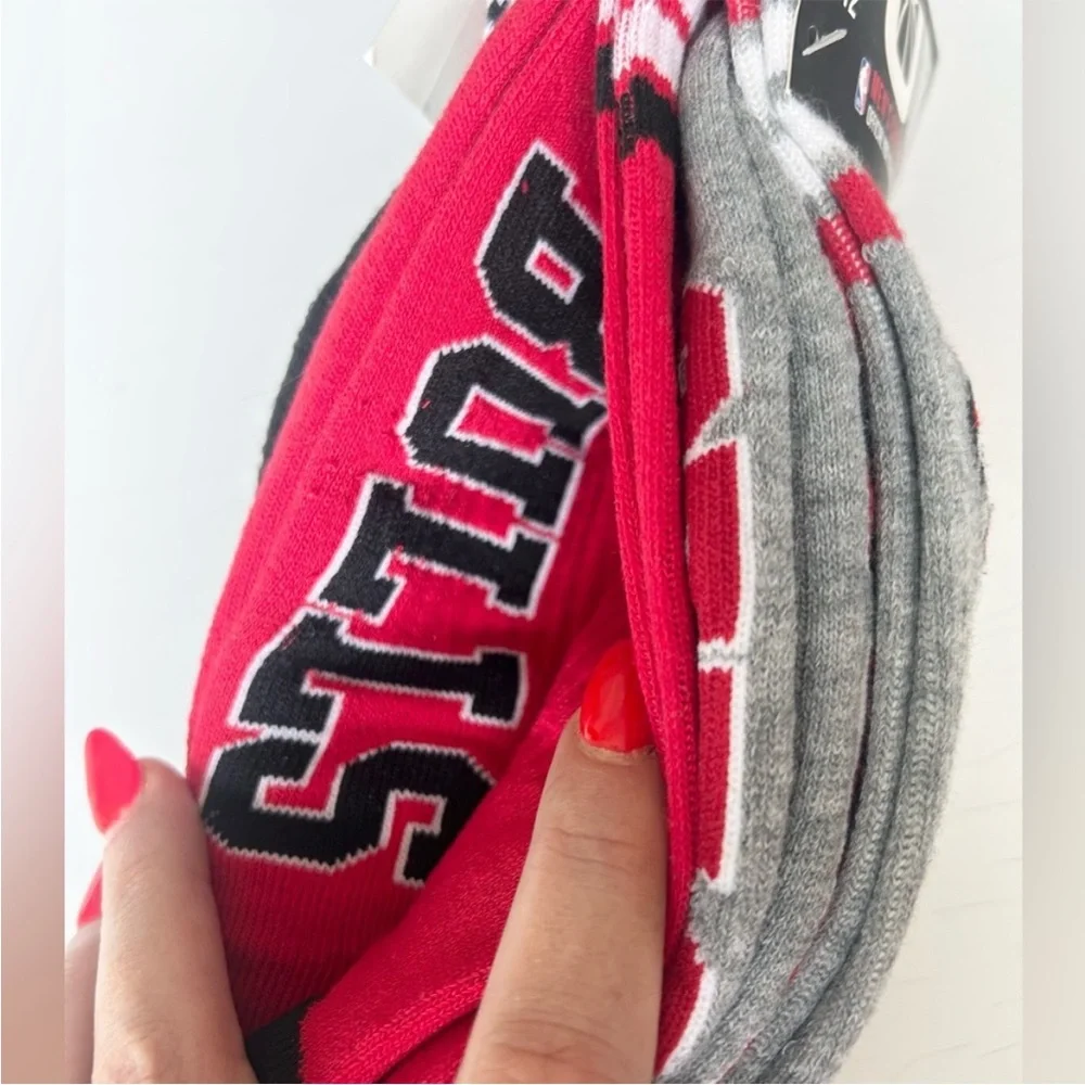 ⭐️ NEW NEW NBA Chicago Bulls Men’s Crew Socks 3-Pack Gray Red Black 6–12